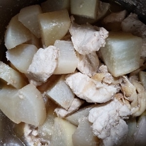 フライパンで簡単！鶏むね肉と大根のさっぱりポン酢煮